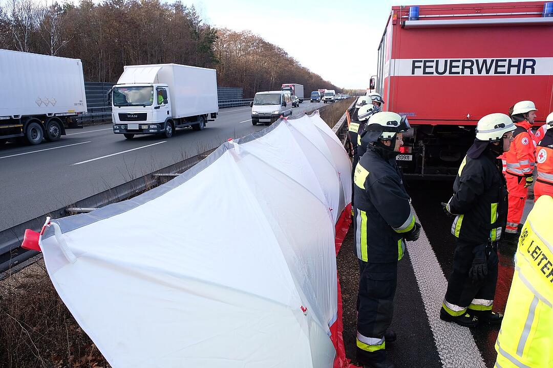 Mehrere Lastwagen kollidieren auf der A3 bei Erlangen
