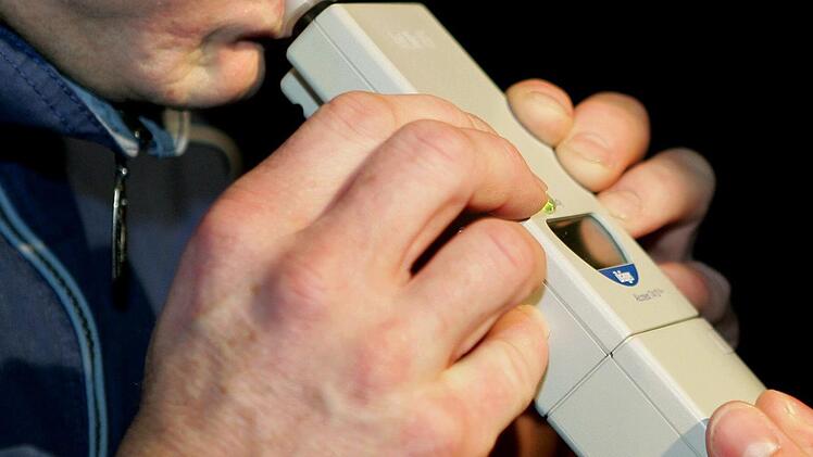 Knapp &uuml;ber drei Promille Alkohol im Blut hatte eine Kulmbacherin, als sie sich nach einem Ehestreit in ihr Auto setzte.