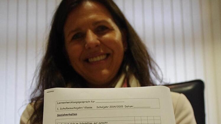 Kerstin Zapf leitet die Grundschule in Teuschnitz. Sie ist überzeugt, dass die Lernentwicklungsgespräche an ihrer Schule mehr Sinn machen als die bisherigen Zwischenzeugnisse. Foto: Marco Meißner