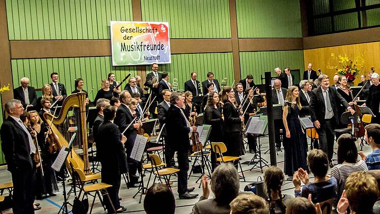 Impressionen vom Sinfoniekonzert mit dem Orchester der Musikfreunde NeustadtFoto: Jochen Berger