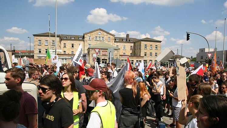 Demonstration gegen das geplante Polizeiaufgabengesetz am 12. Mai 2018 in Bamberg. Foto: Werner Baier
