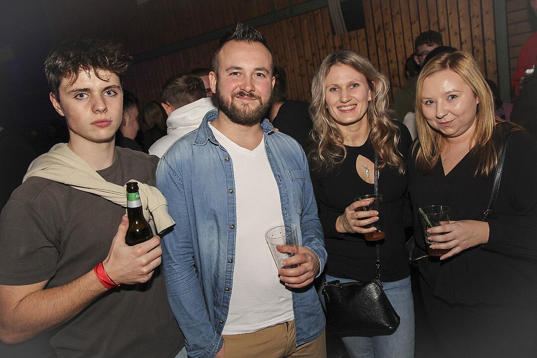 Mit vielen Party-Songs der 80er & 90er und Rock-Pop Klassikern