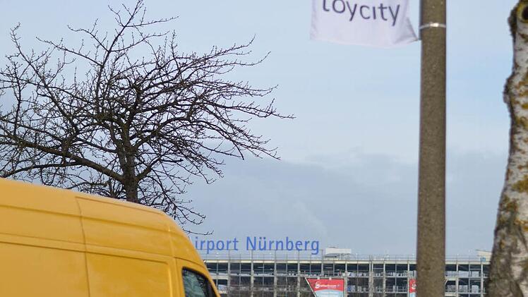 Plakat an der Flughafenstraße. Foto: Nikolas Pelke