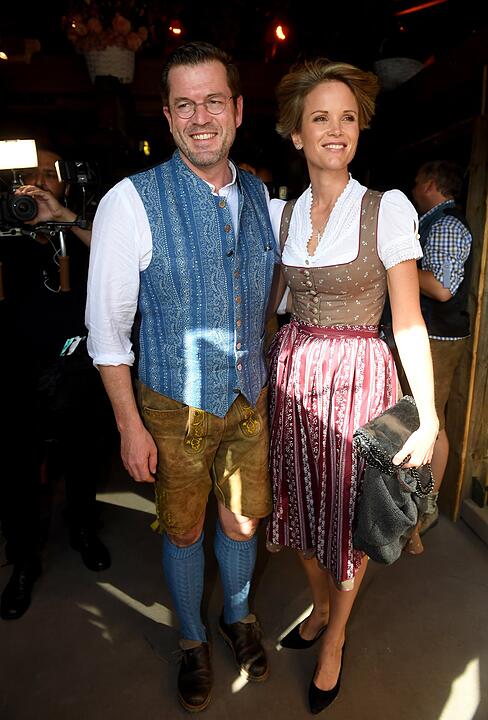 Busseln und Bier: Die Promis auf dem ersten Wiesn-Wochenende feiern um die Wette