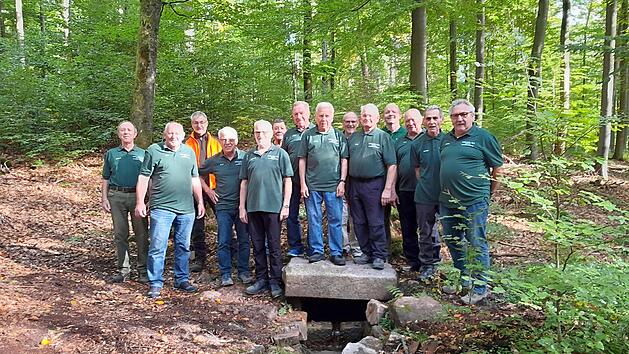 Das Kohlemeilerteam Schw&auml;rzelbach hat die Laibachquelle saniert. Foto: Andreas F&uuml;ller