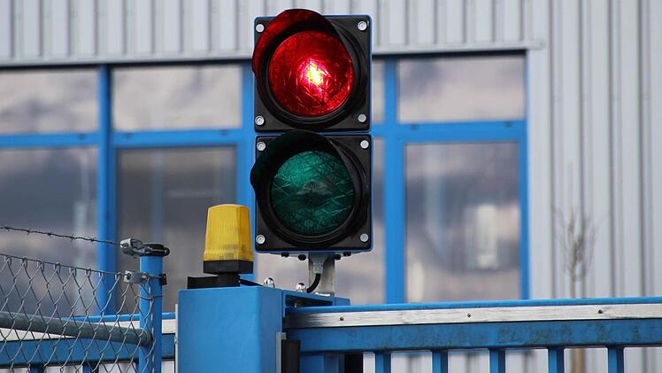 Halt, so nicht! Das Arbeitsgericht in Schweinfurt erklärte die  Kündigung eines Mitarbeiters  der Firma Uniwell in Eyrichshof für ungültig. Weitere Verfahren stehen noch aus.  Foto: Eckehard Kiesewetter