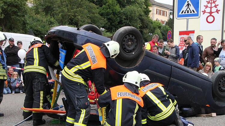 Die Freiwillige Feuerwehr zeigte eine spektakuläre Übung. Foto: Ulrike Müller