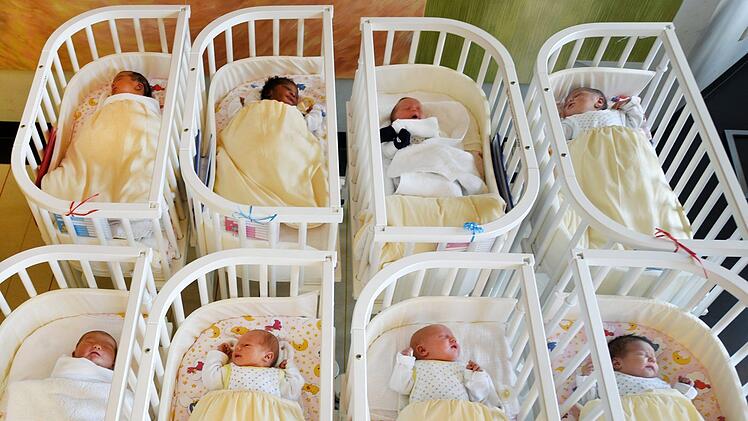 Kurze Namen f&uuml;r ihren Nachwuchs waren bei Kronacher Eltern im vergangenen Jahr sehr beliebt. Foto: Waltraud Grubitzsch/dpa-Zentralbild/dpa