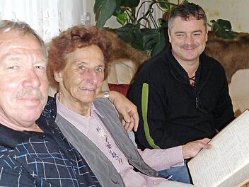 Walter Schmidt, Käthe Kraus und Arnd Molnar freuen sich auf das Jubiläumsfest, für dessen Vorbereitung sie sich tief in die Geschichte eingelesen haben.Foto: Stephanie Elm