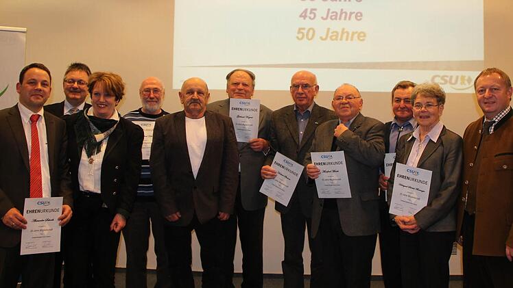 Zahlreiche Ehrungen langjähriger Mitglieder standen beim Ehrenabend des CSU-Ortsverbandes Bad Brückenau an. Foto: Regina Rinke