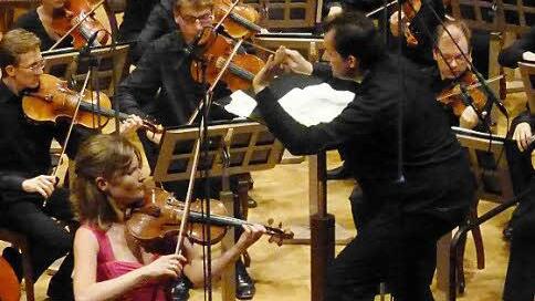 Lisa Batiashvili war die Solistin bei dem Violinkonzert von Tschaikowsky. Begleitet wurde sie vom Symphonieorchester des Bayerischen Rundfunks unter Andris Nelsons, der bis zum letzten Augenblick als Nachfolger von Simon Rattle in Berlin gehandelt wurde. Foto: Ahnert