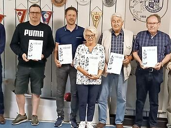 Langjährige Mitglieder wurden bei der Jahreshauptversammlung des TSV Wirsberg ausgezeichnet (von links): Erster Vorsitzender Thomas Specht, Erster Bürgermeister Jochen Trier, Heiko Jambor und Karsten Siebert (jeweils 25 Jahre), Monika Weisheit (55 Jahre), Reinhold Täffner, Roland Opel und Walter Sachs (jeweils 50 Jahre) und der neue Zweite Vorsitzende Tobias Mittasch.