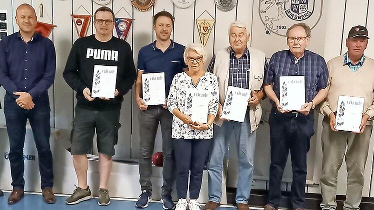 Langjährige Mitglieder wurden bei der Jahreshauptversammlung des TSV Wirsberg ausgezeichnet (von links): Erster Vorsitzender Thomas Specht, Erster Bürgermeister Jochen Trier, Heiko Jambor und Karsten Siebert (jeweils 25 Jahre), Monika Weisheit (55 Jahre), Reinhold Täffner, Roland Opel und Walter Sachs (jeweils 50 Jahre) und der neue Zweite Vorsitzende Tobias Mittasch.