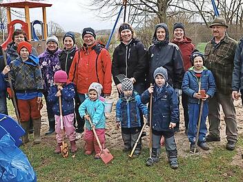 Kleine und gro&szlig;e Helfern waren im Einsatz.