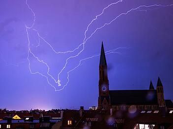 Gewitter-Warnung für Franken am Donnerstag - hier soll es krachen