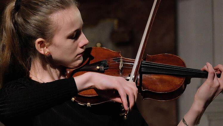 Samira Spiegel spielte Musik von Johann Sebastian Bach. Foto: Gerd Schaar