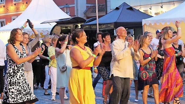 Zur Musik von "Tough Talk" wurde ausgelassen getanzt. Foto: Evi Seeger