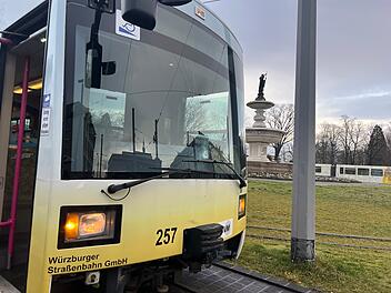 Würzburg: Drei Straßenbahnen krachen ineinander - Behinderungen im Berufsverkehr