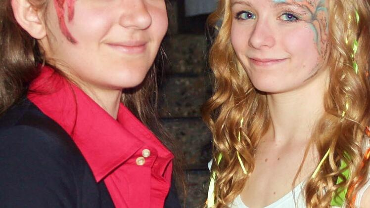 Lisa Kaufmann (l.) und Lisa Weigel, die beiden Regisseurinnen des Stücks