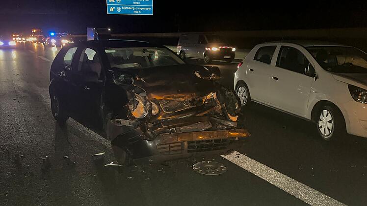 Unfall mit mehreren Fahrzeugen auf der A6 bei N&uuml;rnberg