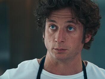 Schafft es das Restaurant "The Bear" in der gleichnamigen Serie mithilfe des brillanten Kochs Carmen "Carmy" Berzatto aus der Krise? F&uuml;r die Hauptrolle in dem Serienhit wurde Jeremy Allen White mit mehreren Emmys und Golden Globes ausgezeichnet.