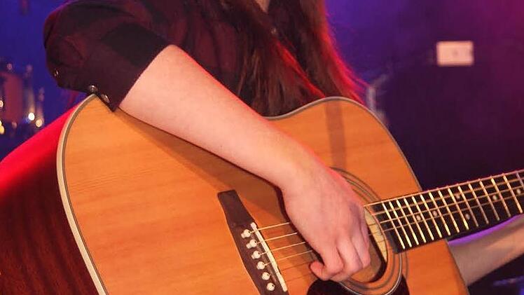 Lea Dewagner sang - mit Annabell Rauscher "The Show" von Lenka - und die Zuschauer staunten, denn Lea Dewagner klang wirklich wie das Original: eine tolle Leistung.