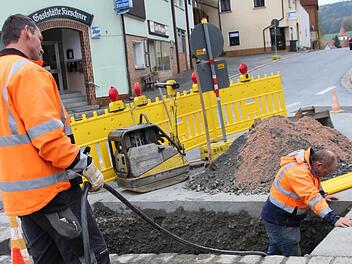 Voll gesperrt ist derzeit die Kulmbacher Straße in Thurnau für Bauarbeiten am Gasnetz. Foto: Katharina Müller-Sanke