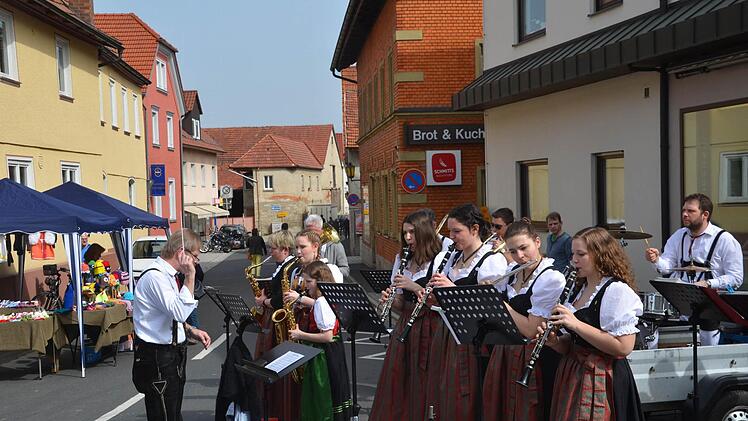 Fr&uuml;hlingsmarkt in Ma&szlig;bach  Foto: Kilian Trabert