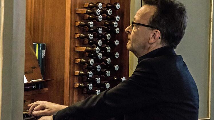Rudolf Lutz gastierte an der Schuke-Orgel der Coburger Morizkirche.Foto: Jochen Berger