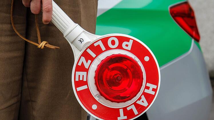 Mit Unterst&uuml;tzung benachbarter Diensteinheiten f&uuml;hrte die Eberner Polizei an den Bundesstra&szlig;en 279 und 303 Verkehrskontrollen durch. Symbolfoto: Christopher Schulz