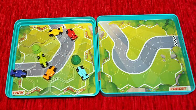 Pole Position im Test - magnetisches Rennwagen-Reisespiel