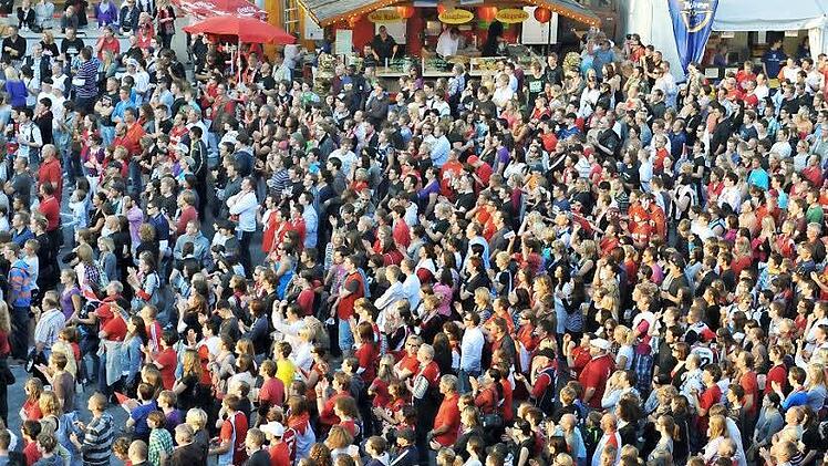 Wenn die Basketballer um den Meistertitel spielen und die National-Elf bei einer Weltmeisterschaft war der Maxplatz jedes Mal das Ziel tausender Fans. Foto:  Ronald Rinklef/Archiv
