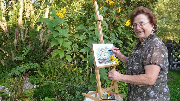 So kennt man Erika Engelhardt noch aus ihrer ehemaligen Heimat in Dörfles bei Kronach. Immer an irgendeiner Stelle in der Natur fröhlich malend an ihren Kinderbüchern.  Foto: Karl-Heinz Hofmann
