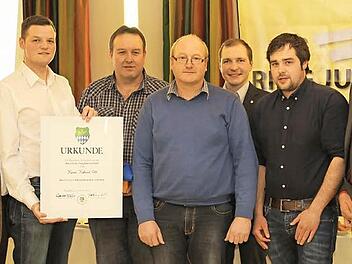 Bei der Feier anlässlich des 25-jährigen Bestehens des Rings junger Landwirte (von links): Hermann Schiller, Stefan Walter, Helmut Ott, Thomas Kormann, Martin Baumgärtner, Johann Vogel und Sebastian Thiem  Foto: Franz Galster