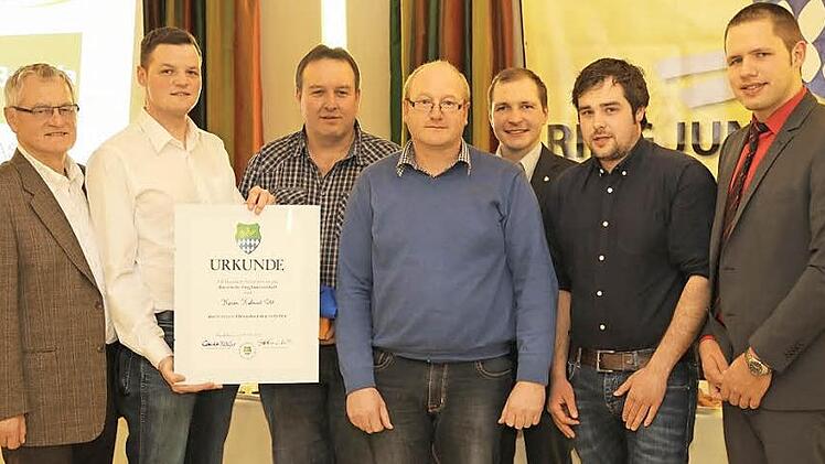 Bei der Feier anlässlich des 25-jährigen Bestehens des Rings junger Landwirte (von links): Hermann Schiller, Stefan Walter, Helmut Ott, Thomas Kormann, Martin Baumgärtner, Johann Vogel und Sebastian Thiem  Foto: Franz Galster