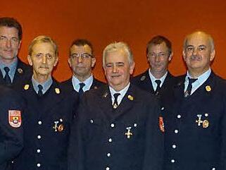 Der Ehrungsabend war Anlass, das Staatliche Feuerwehrehrenzeichen zu überreichen.  Foto: Lothar Weidner