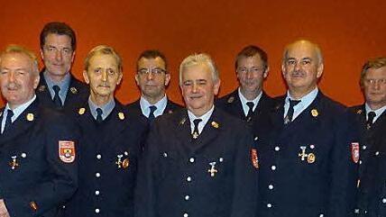 Der Ehrungsabend war Anlass, das Staatliche Feuerwehrehrenzeichen zu überreichen.  Foto: Lothar Weidner