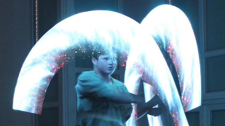 Mit tollen Lichteffekten verzauberten die Jugendlichen des "Puckenhofs" ihr Publikum.   Foto: Evi Seeger