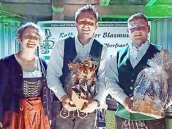 Mit einem abwechslungsreichen Programm begeisterten die Musiker der die Kelbachtaler Blasmusik Prächting mit den Dirigenten Andreas Schatz (m.) und Debütant Niklas Nüßlein (r.) beim Konzert in der Musikscheune die zahlreichen Zuhörer in einmaligem...