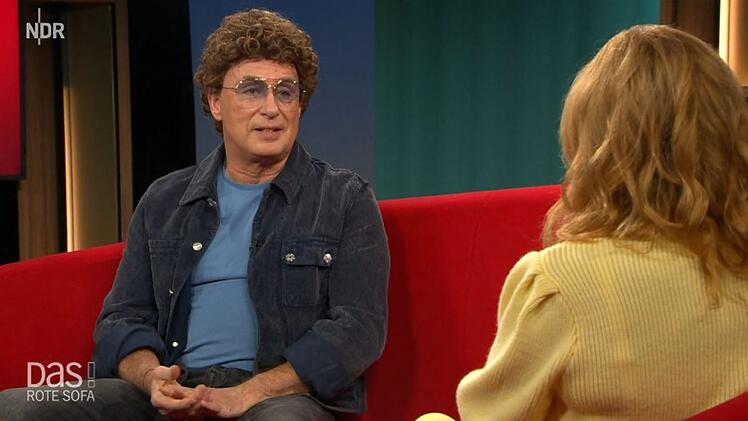Komiker Atze Schr&ouml;der hat mit Moderatorin Ilka Petersen &uuml;ber seine jahrzehntelange Karriere gesprochen.