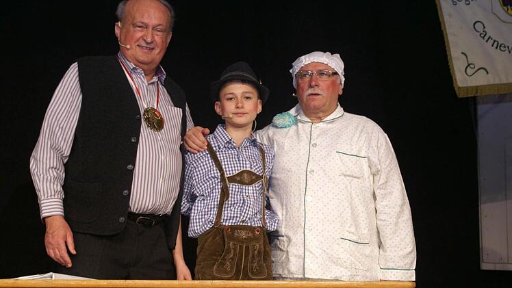 Der Lehrer mit seinen Schülern (v .l. Herbert Stenglein, Moritz Lamprecht und Hugo Druck) Foto: Jürgen Rittmeier