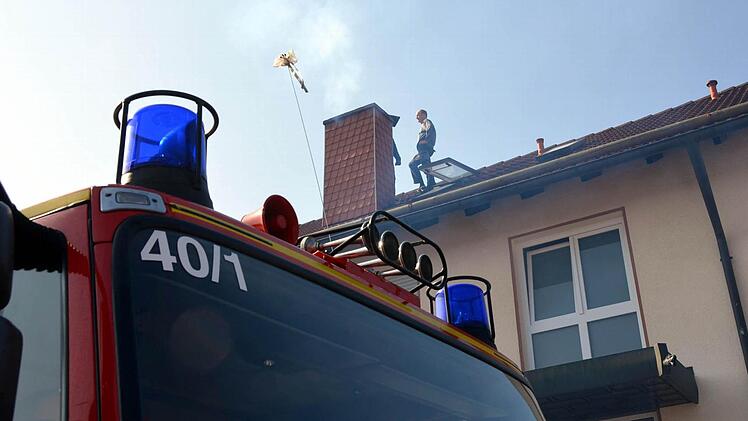 Einen Kaminbrand musste die Feuerwehr in Oberthulba löschen. Foto: Peter Rauch