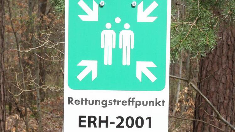 Ein Schild am Rettungstreffpunkt zwischen Beutelsdorf und Hammerbach