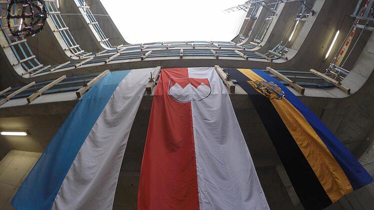 Das Atrium im Neubau des Landratsamts Erlangen-Höchstadt machte beim Richtfest Eindruck. Rund 40 Millionen Euro soll der Bau kosten. Foto: Christian Bauriedel