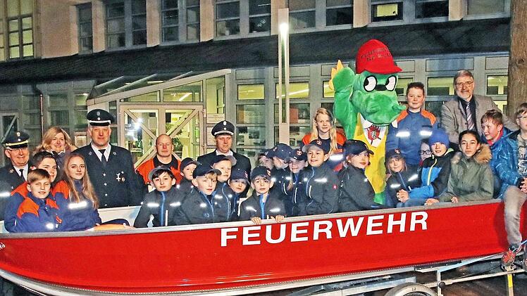 Löschi und seine Helfer von den Kinder- und Jugendwehren im Landkreis Coburg Foto: privat