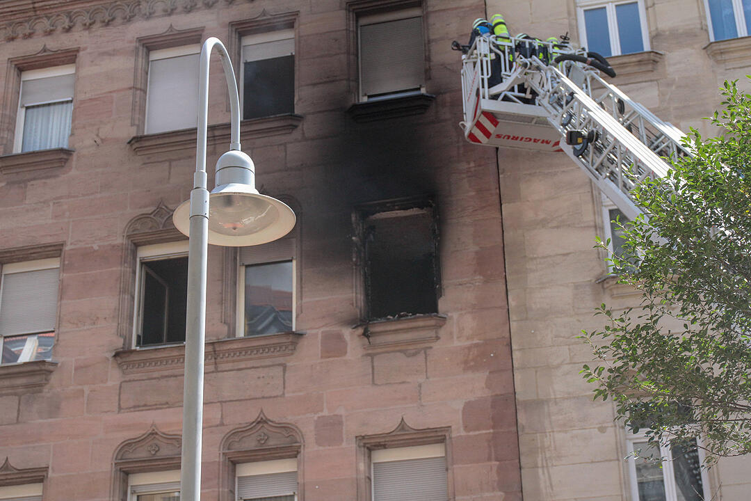Wohnung geht in Flammen auf