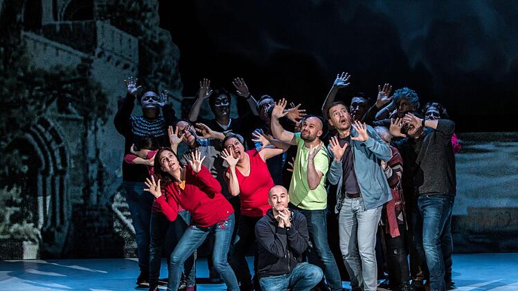 Proben-Impressionen aus dem Landestheater: Gast-Regisseur Felix Seiler inszeniert die Coburger Erstaufführung des Musicals "Otello darf nicht platzen".Foto: Jochen Berger