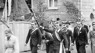 Festzug beim Gründungsfest anlässlich des 50-jährigen Bestehens des Burschenvereins "Immergrün" im Jahre 1963