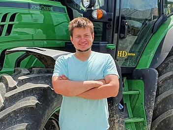 Junglandwirt Raphael Roth aus Kupferberg startet durch: Er hat einen Ackerbaubetrieb übernommen. Foto: Christine Fischer