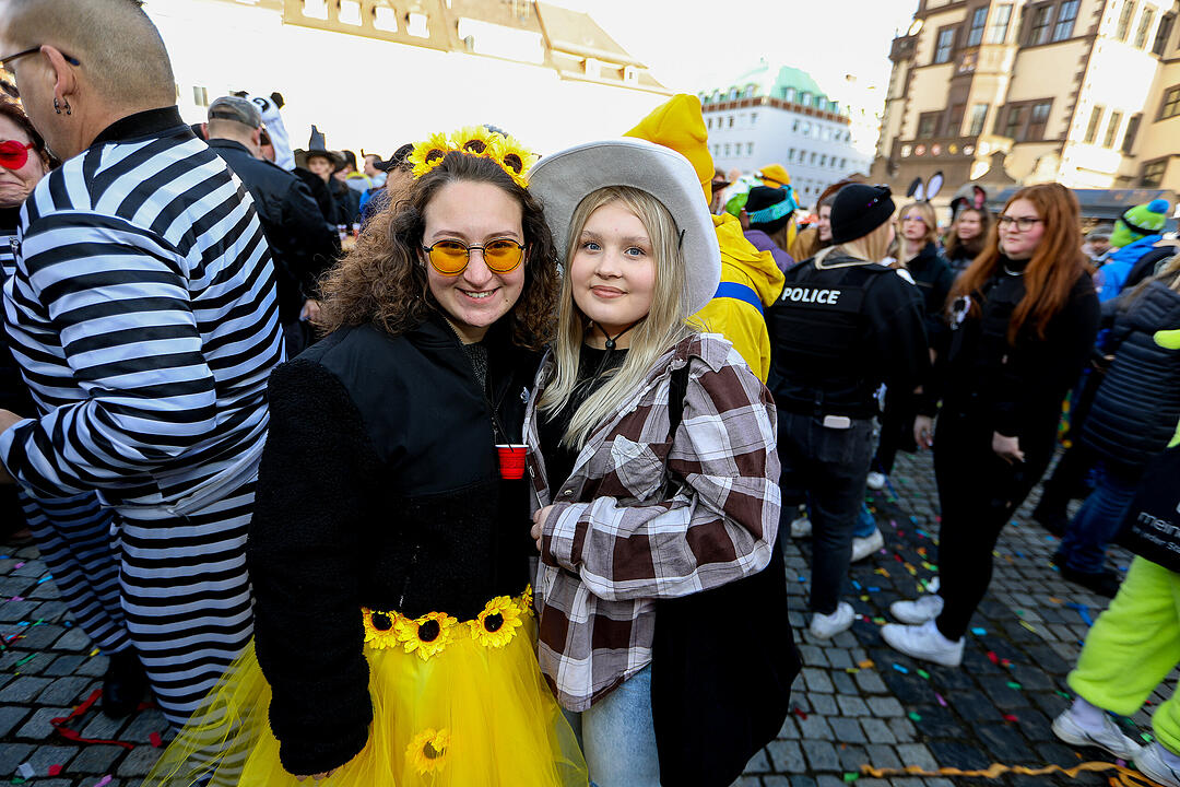 Große Party nach dem Faschingsumzug am Marktplatz.